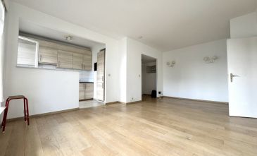 SOUS OFFRE Lumineux 1ch. + terrasse - Place Communale